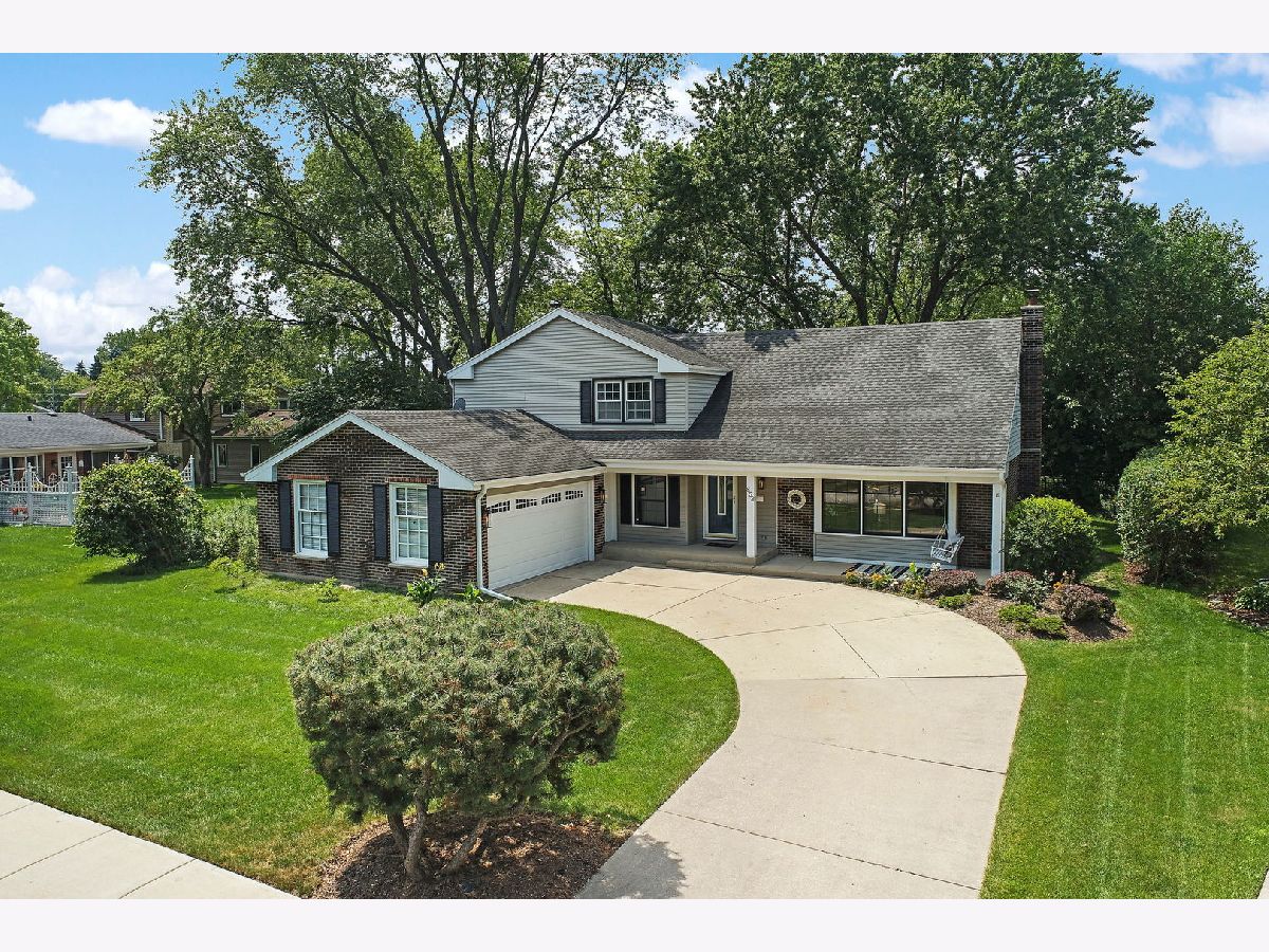 Homes Sold Reseda West Palatine Illinois, 852 Fairway