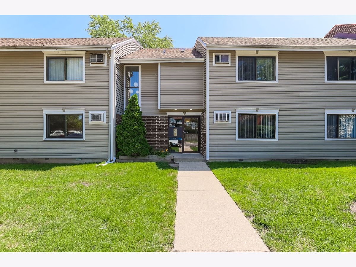 Condos & Townhomes Sold Runaway Bay Palatine Illinois, 3500 Bayside