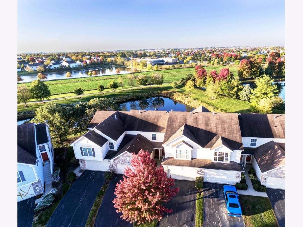 Townhomes & Homes Sold Georgetown Commons Aurora Illinois, 2390 Georgetown