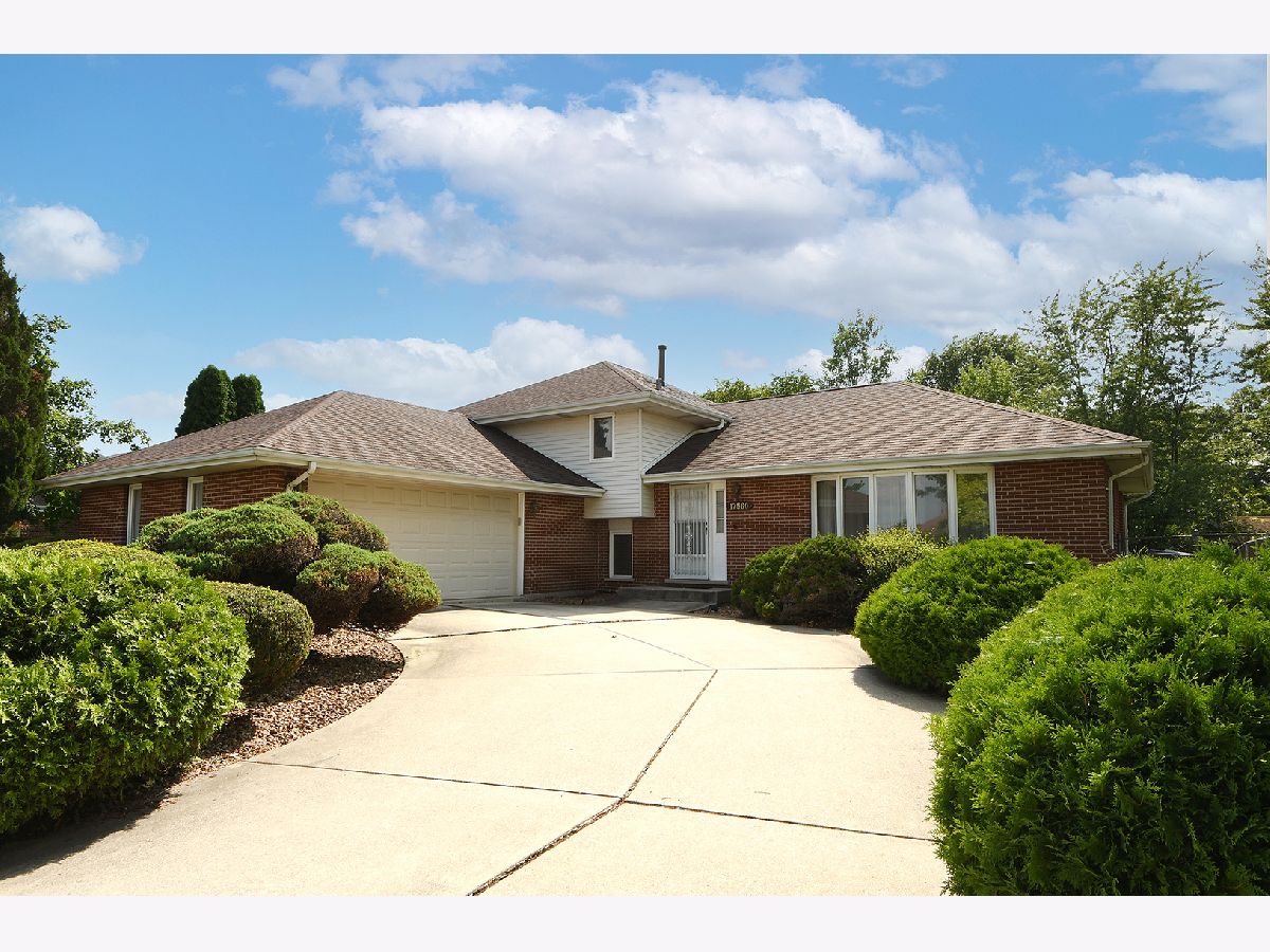 Homes Sold Pottawatomie Tinley Park Illinois, 17560 Navajo Trace