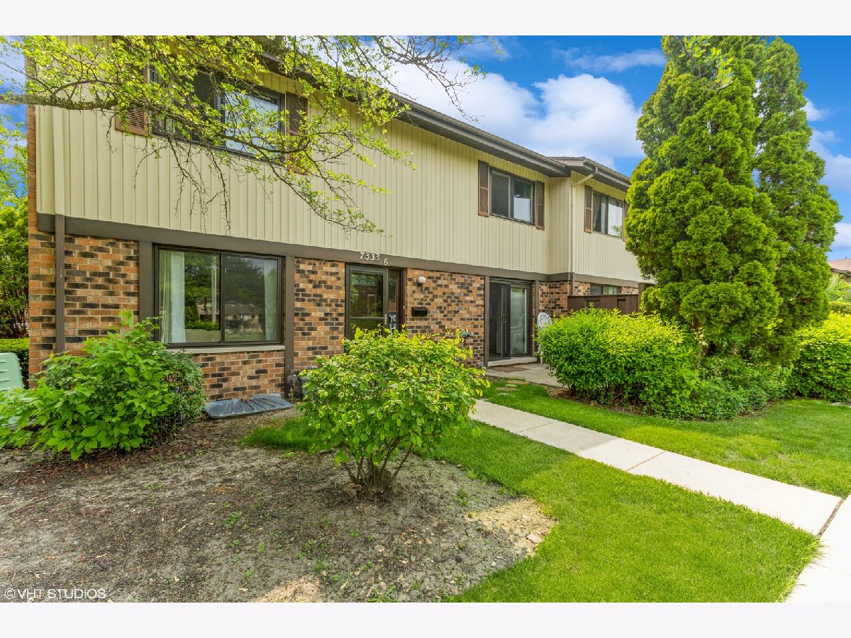 Townhomes & Condos Sold Village Square Downers Grove Illinois, 7333 Winthrop