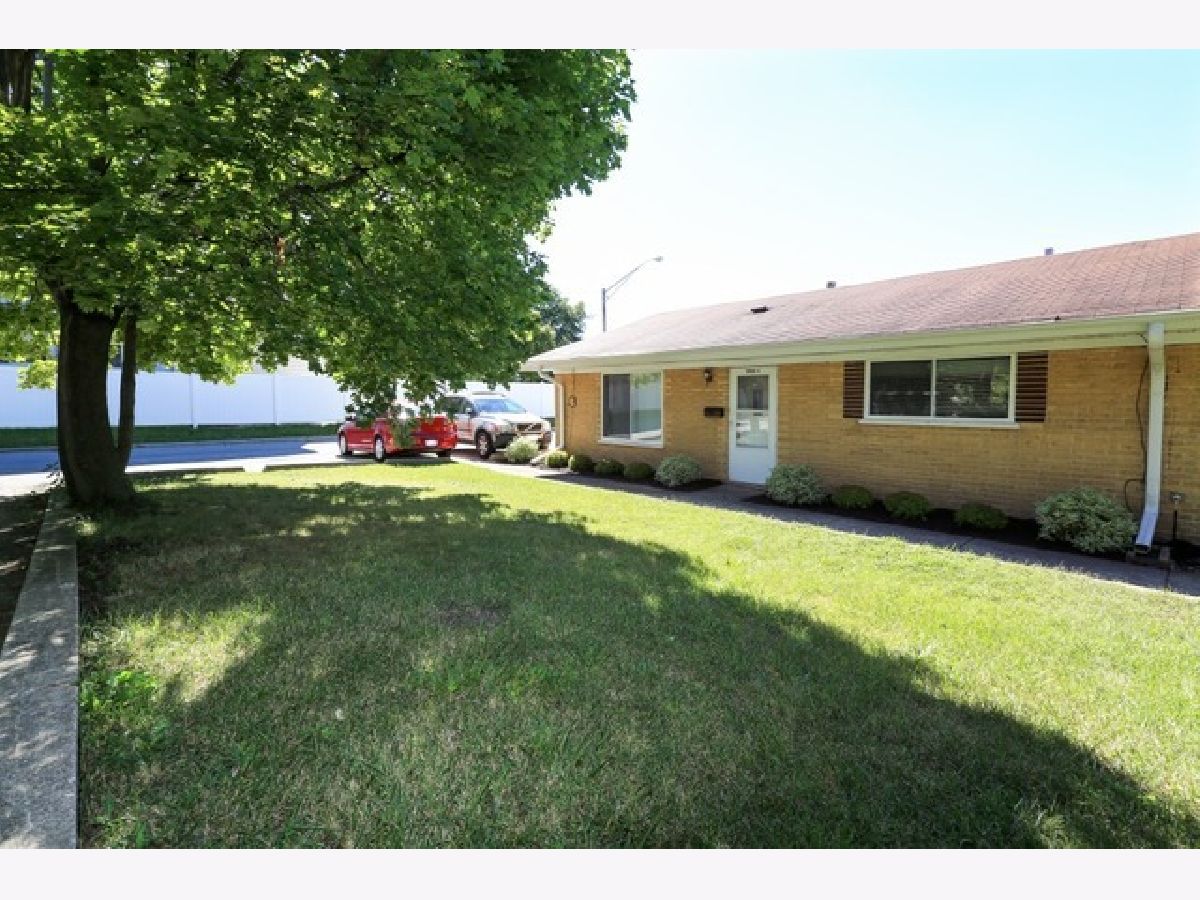 Townhomes & Condos & Homes Sold Golf Mill Des Plaines Illinois, 9471 Sumac