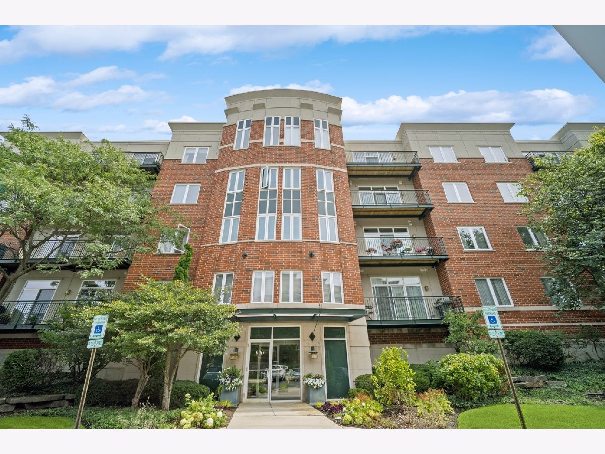 Condominiums Sold Delacourte Condominiums Buffalo Grove Illinois, 820 Weidner