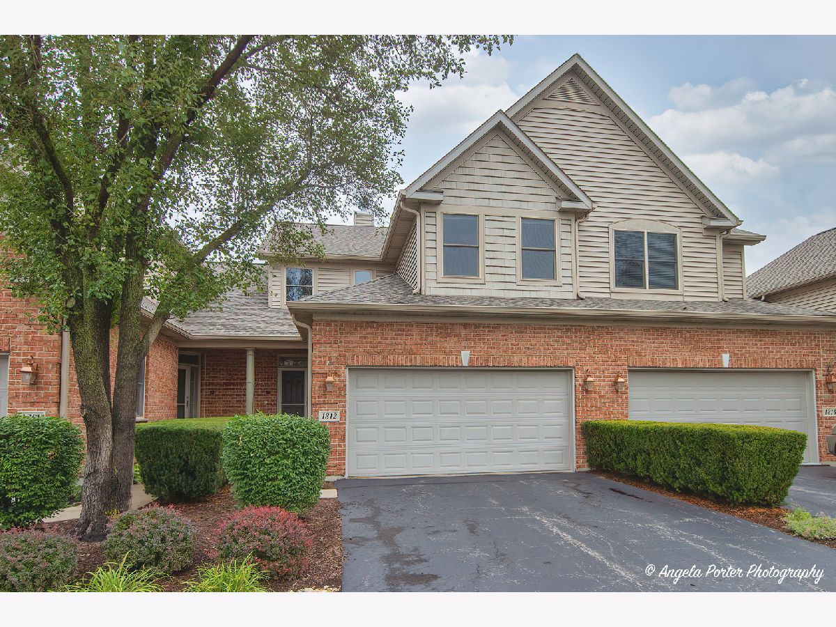 Homes & Townhomes Sold Woodland Ridge Antioch Illinois, 1312 Inverness