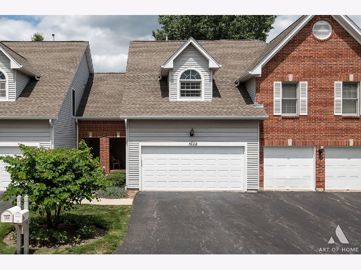 Townhomes Sold Ethans Glen Palatine Illinois, 1652 Ethans Glen