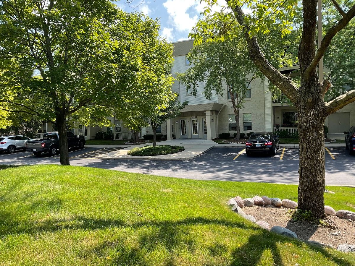 Condominiums Sold Delaware Place Gurnee Illinois, 34451 Old Walnut