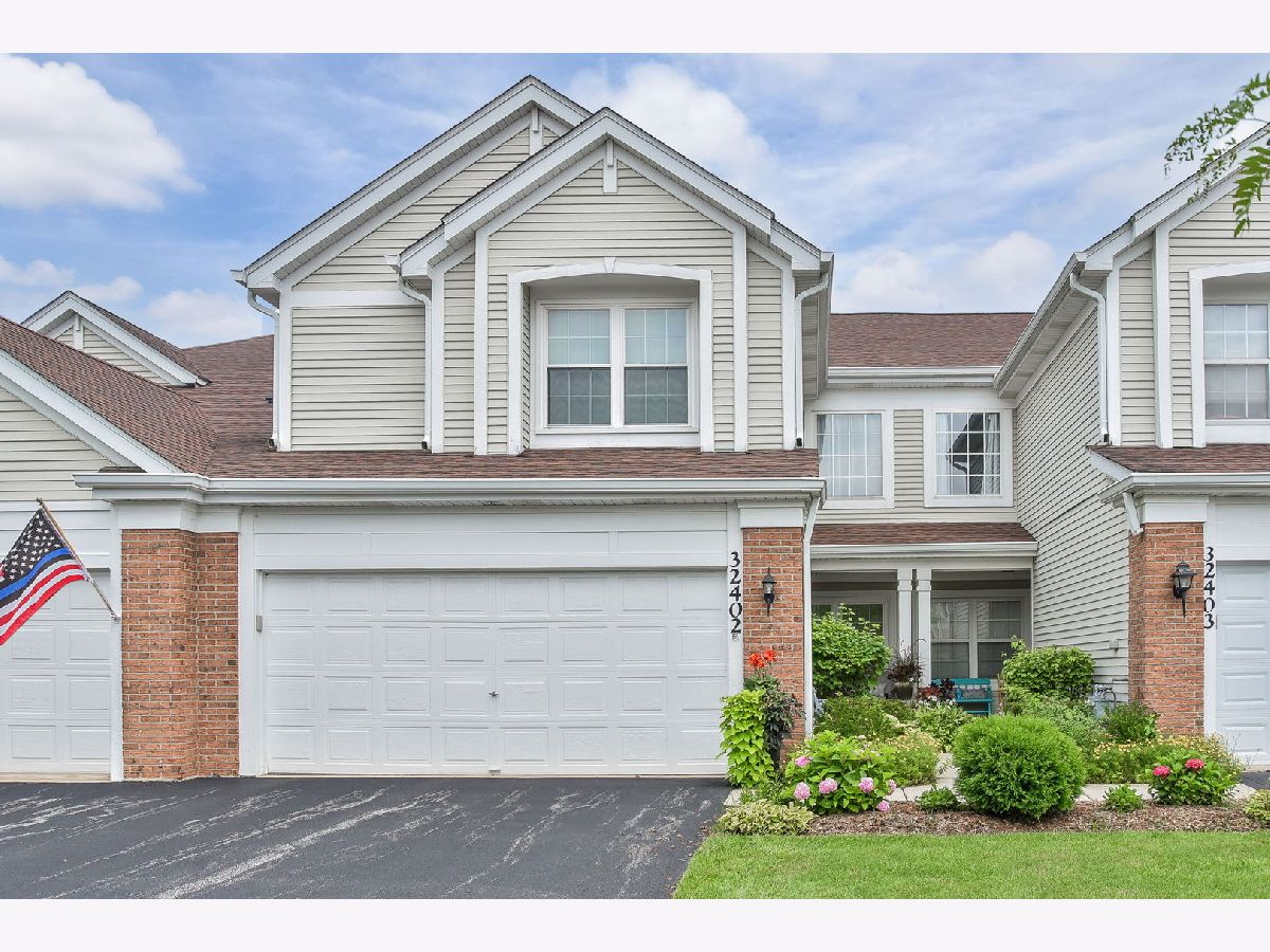 Townhomes Sold Cantera Village Warrenville Illinois, 32402 Millard