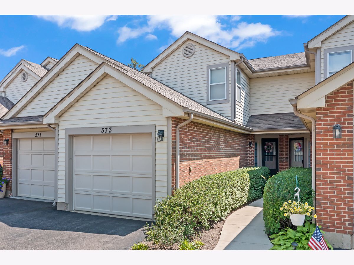 Townhomes & Condos Sold Windgate Arlington Heights Illinois, 573 Windgate