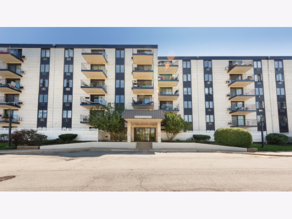 Condos & Townhomes & Homes Rented Terrace Square Niles Illinois, 9078 Heathwood