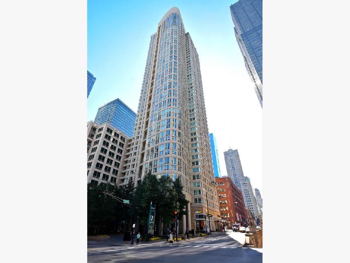 Condominiums Rented The Sterling Chicago Illinois, 345 Lasalle