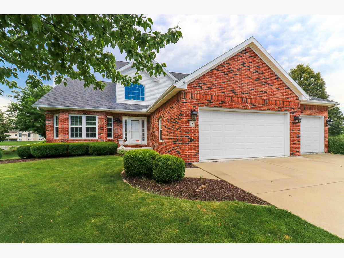 Homes Sold White Eagle Bloomington Illinois, 1 Sable Oaks