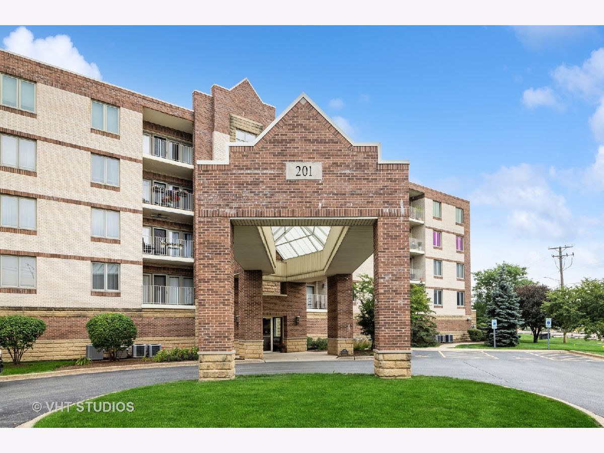 Condominiums Sold Essex Place Elmhurst Illinois, 201 Brush Hill
