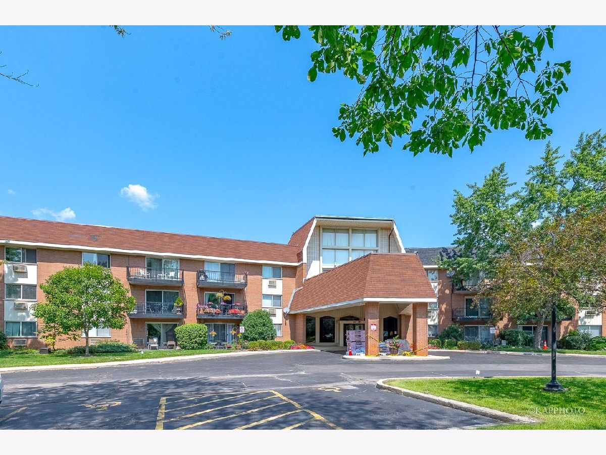 Condominiums Sold Royal Glen Glen Ellyn Illinois, 1188 Royal Glen