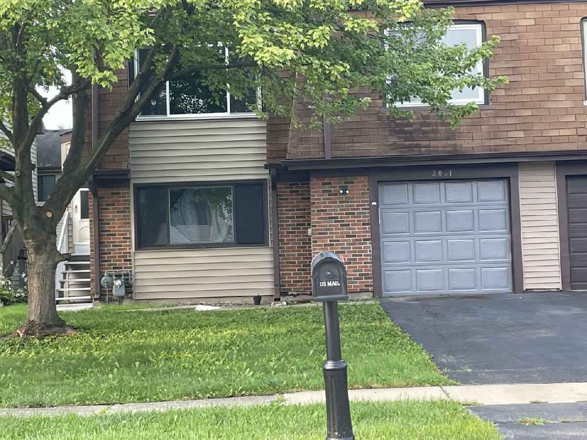 Condos & Townhomes & Homes Rented Woodland Trails Hanover Park Illinois, 2061 Windward