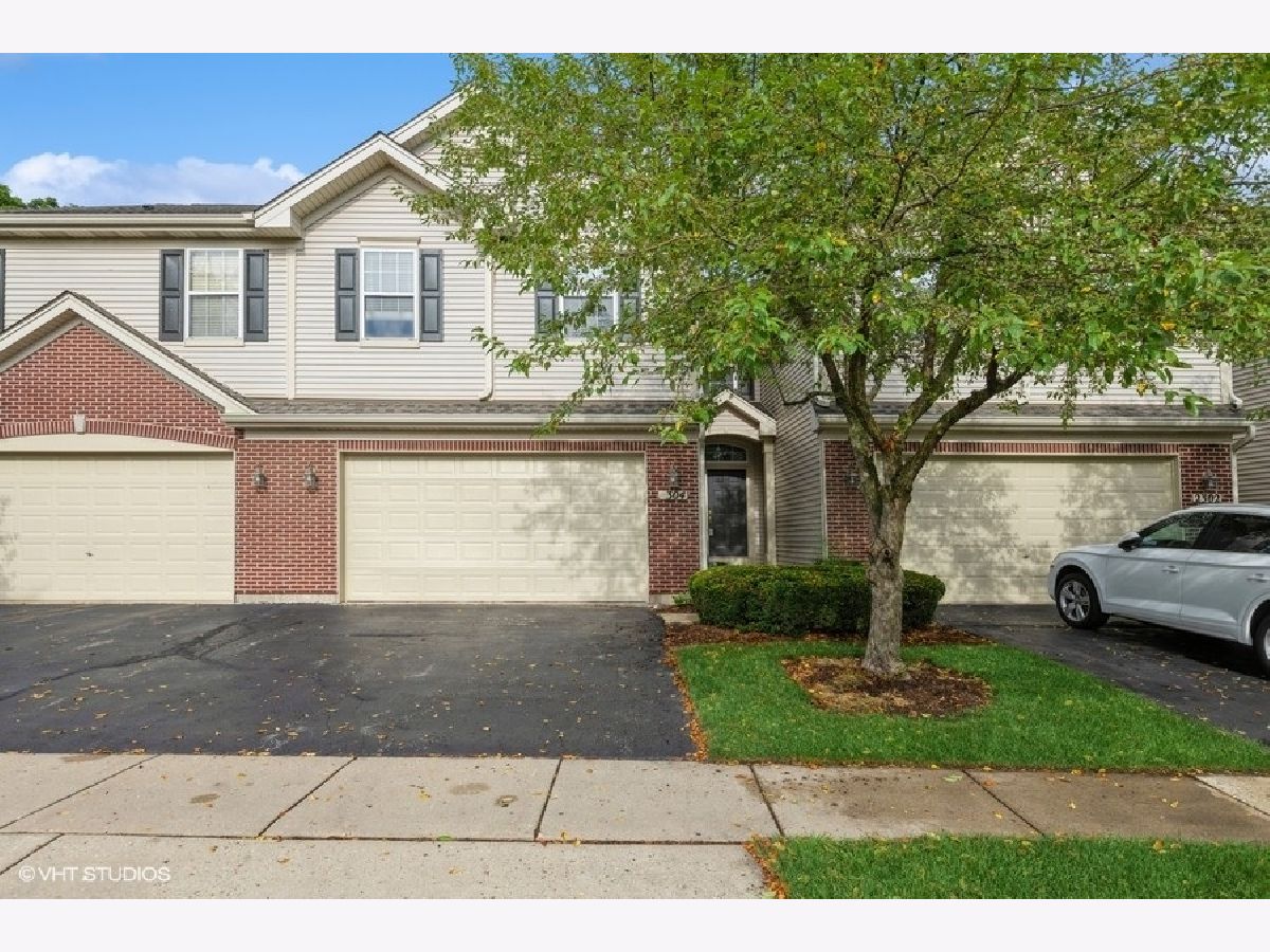 Townhomes & Homes Sold Willoughby South Algonquin Illinois, 2304 Sandy Creek