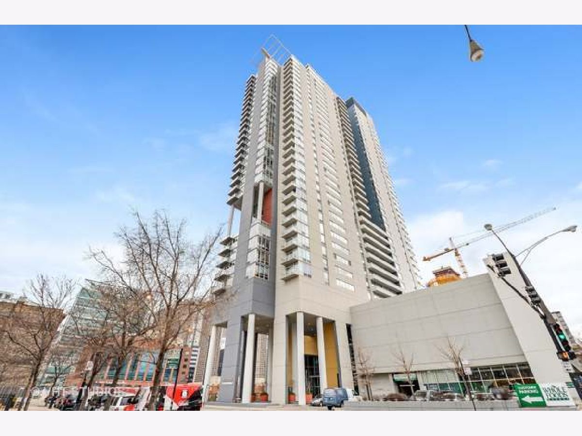 Condominiums Rented Skybridge Chicago Illinois, 737 Washington
