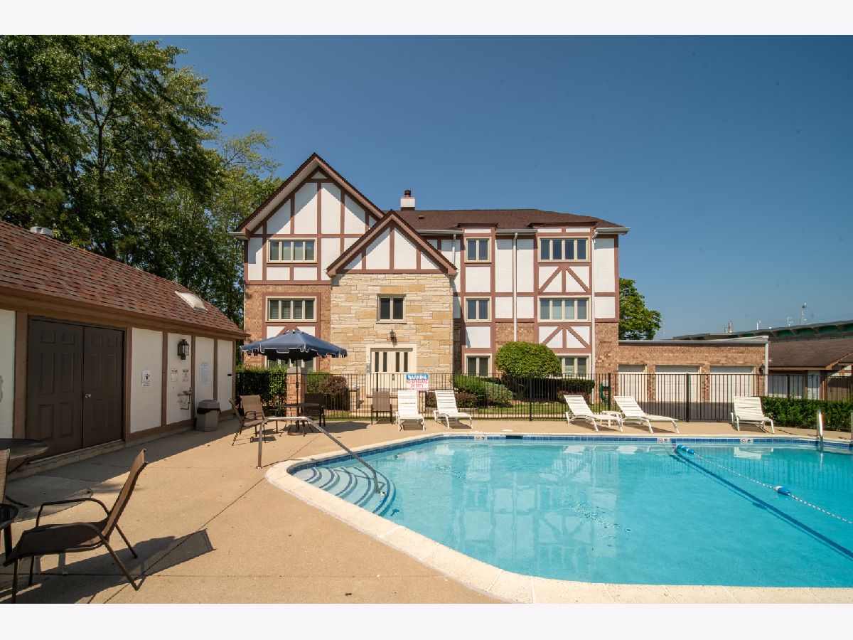 Condos & Townhomes Sold Ballantrae Northbrook Illinois, 710 Ballantrae