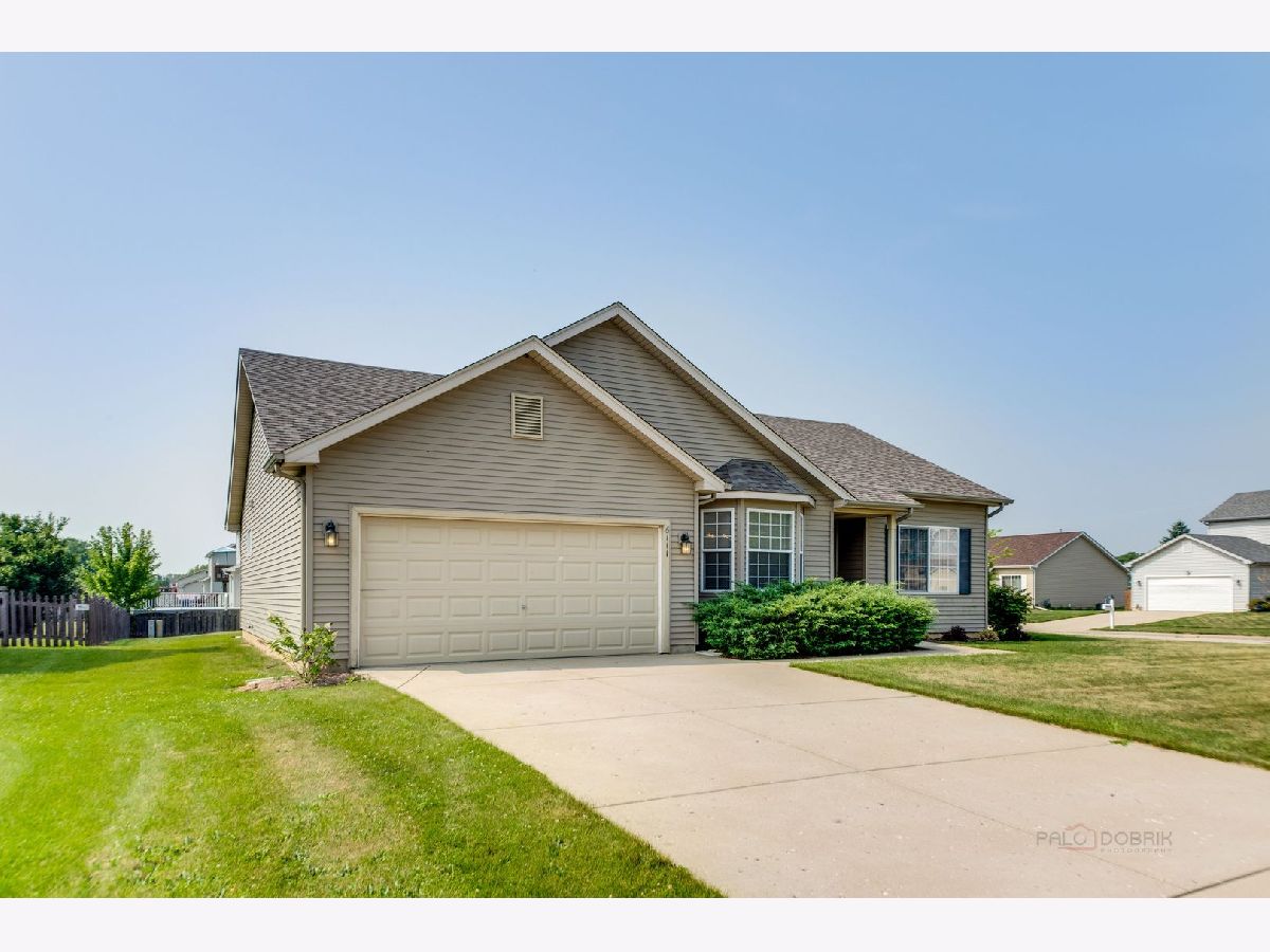Homes & Condos & Townhomes Sold Boone Creek Mchenry Illinois, 6111 Bluegrass