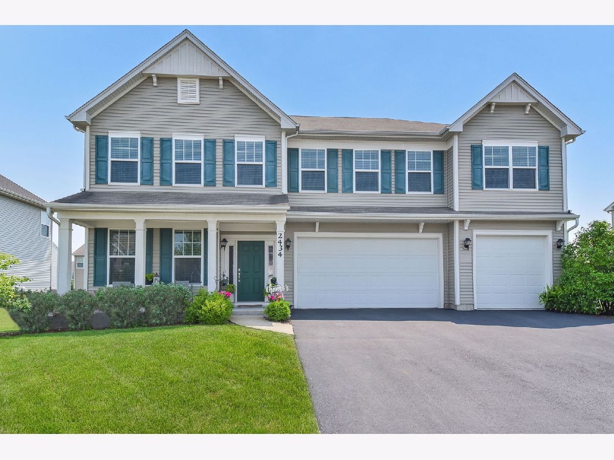 Homes Sold River Hills Bolingbrook Illinois, 2434 River Hills