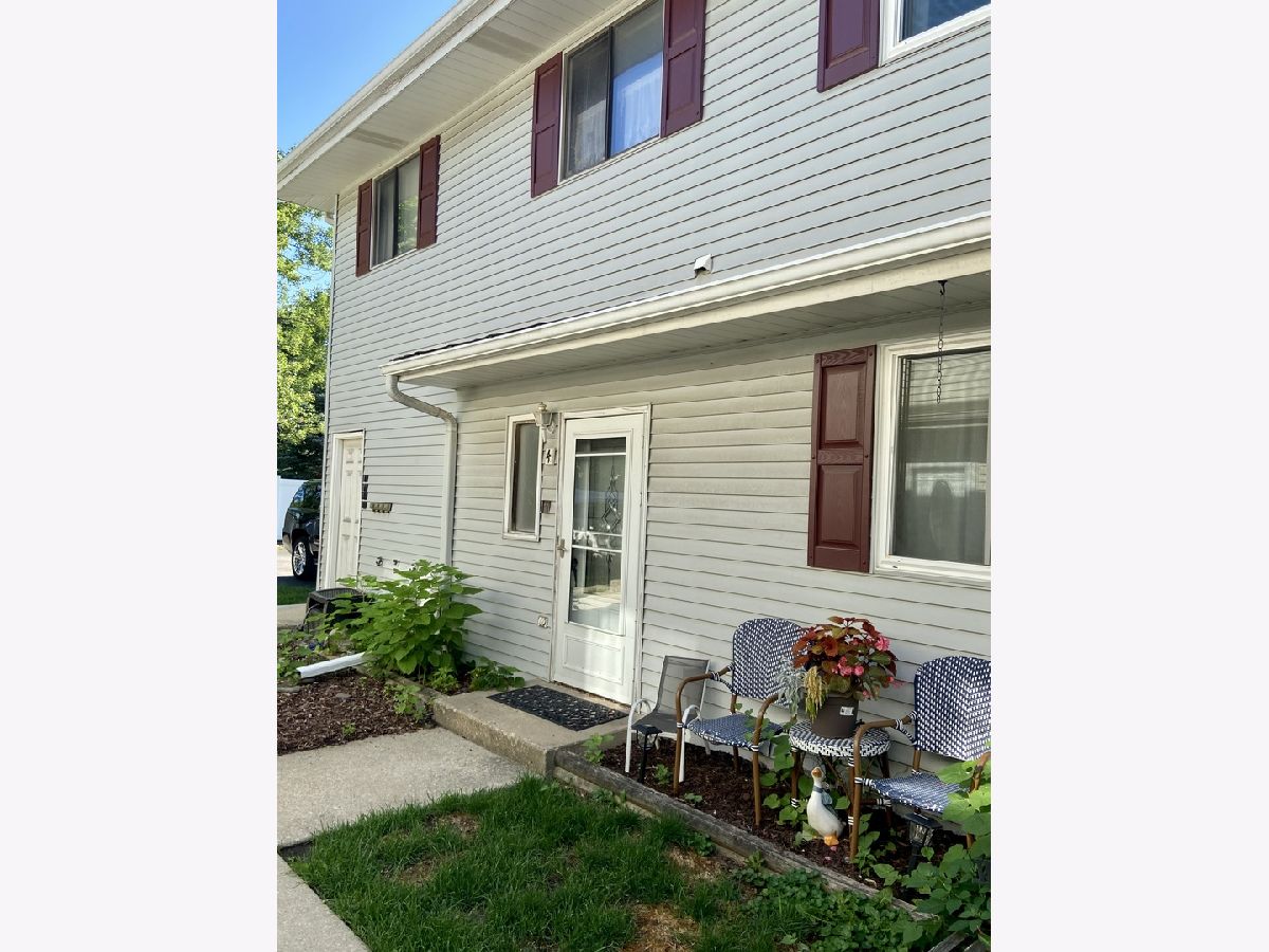 Townhomes & Condos Sold Winchester Warrenville Illinois, 29W582 Winchester