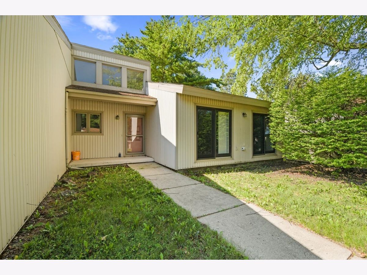 Condominiums & Homes Sold Colony West Champaign Illinois, 809 Phoenix