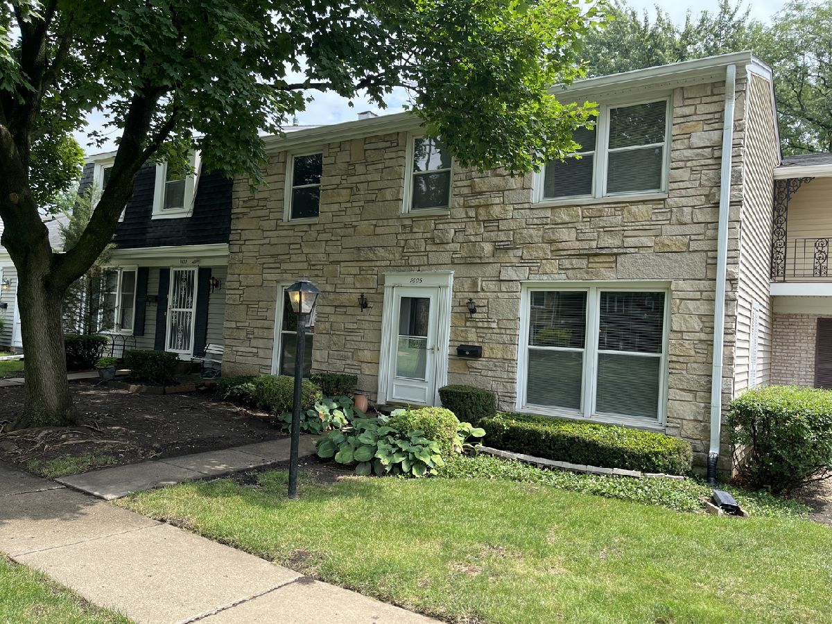Townhomes Sold Olde Salem Hanover Park Illinois, 7605 Manchester Manor