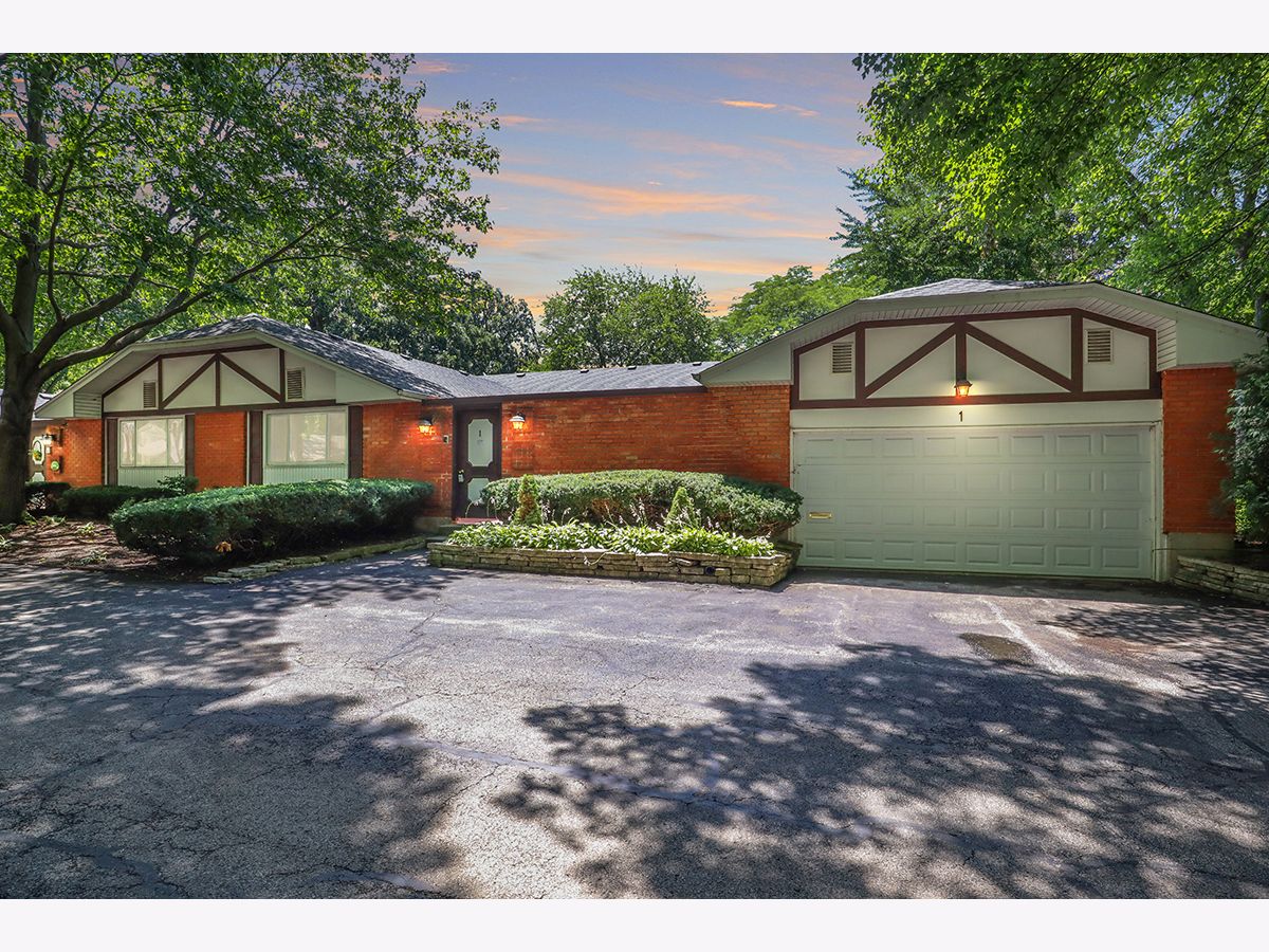 Townhomes & Homes Sold Plum Grove Village Rolling Meadows Illinois, 1 Croydon On Duxbury