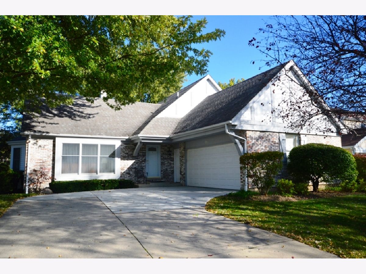 Homes Rented Strathmore Grove Buffalo Grove Illinois, 781 Heatherdown