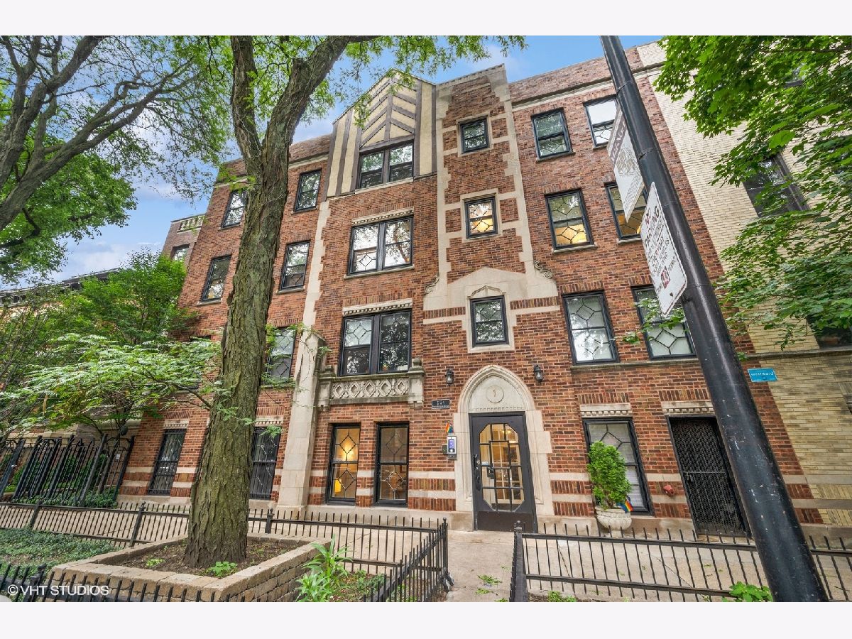 Condominiums Sold Lincoln Park Commons Chicago Illinois, 2124 Hudson