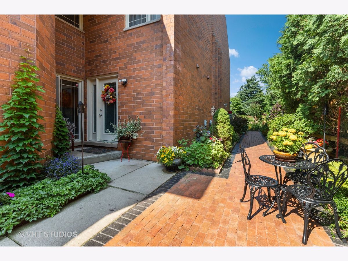 Townhomes Sold Prairie View Libertyville Illinois, 1437 Milwaukee