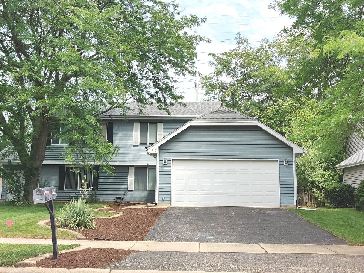 Townhomes Rented Eagle Trace Aurora Illinois, 1312 Andover