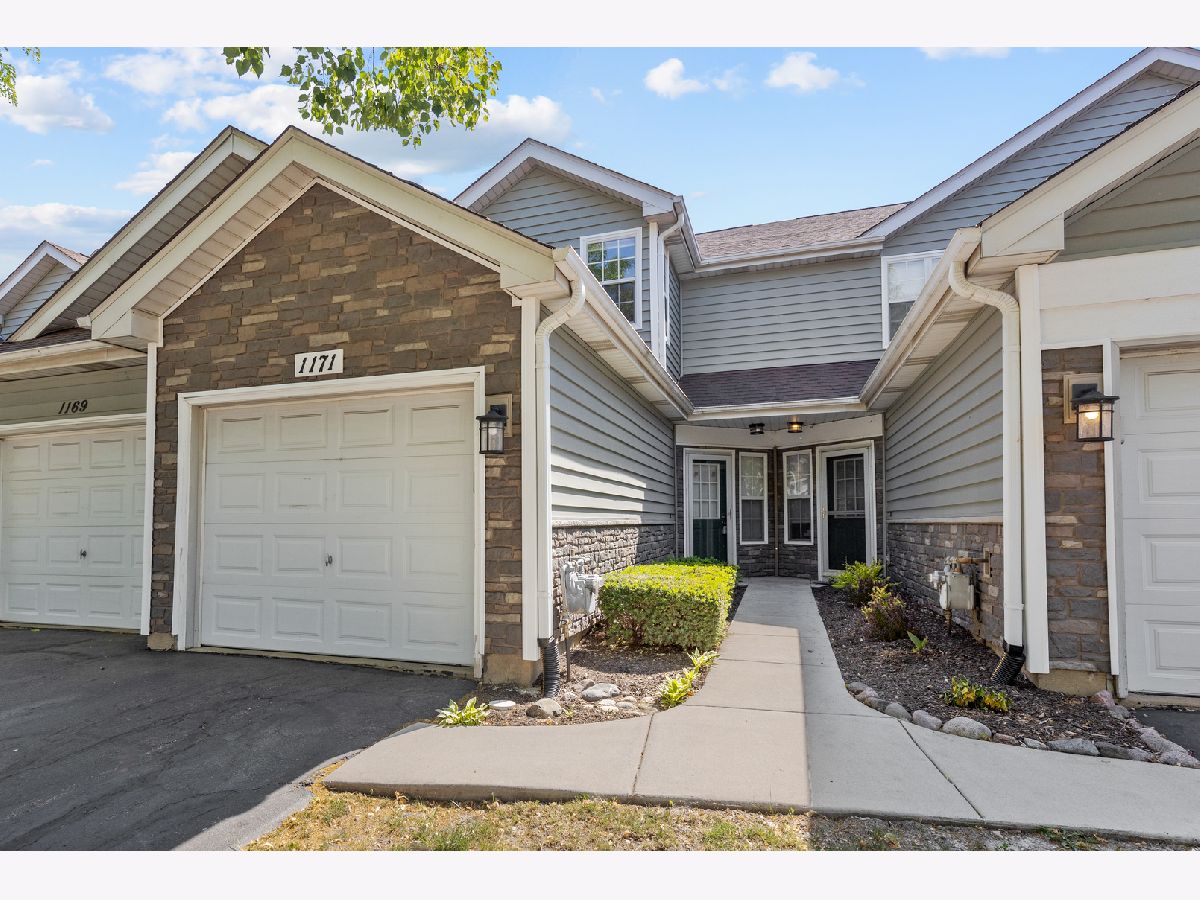 Townhomes & Condos Rented Wellington Court Schaumburg Illinois, 1171 Regency
