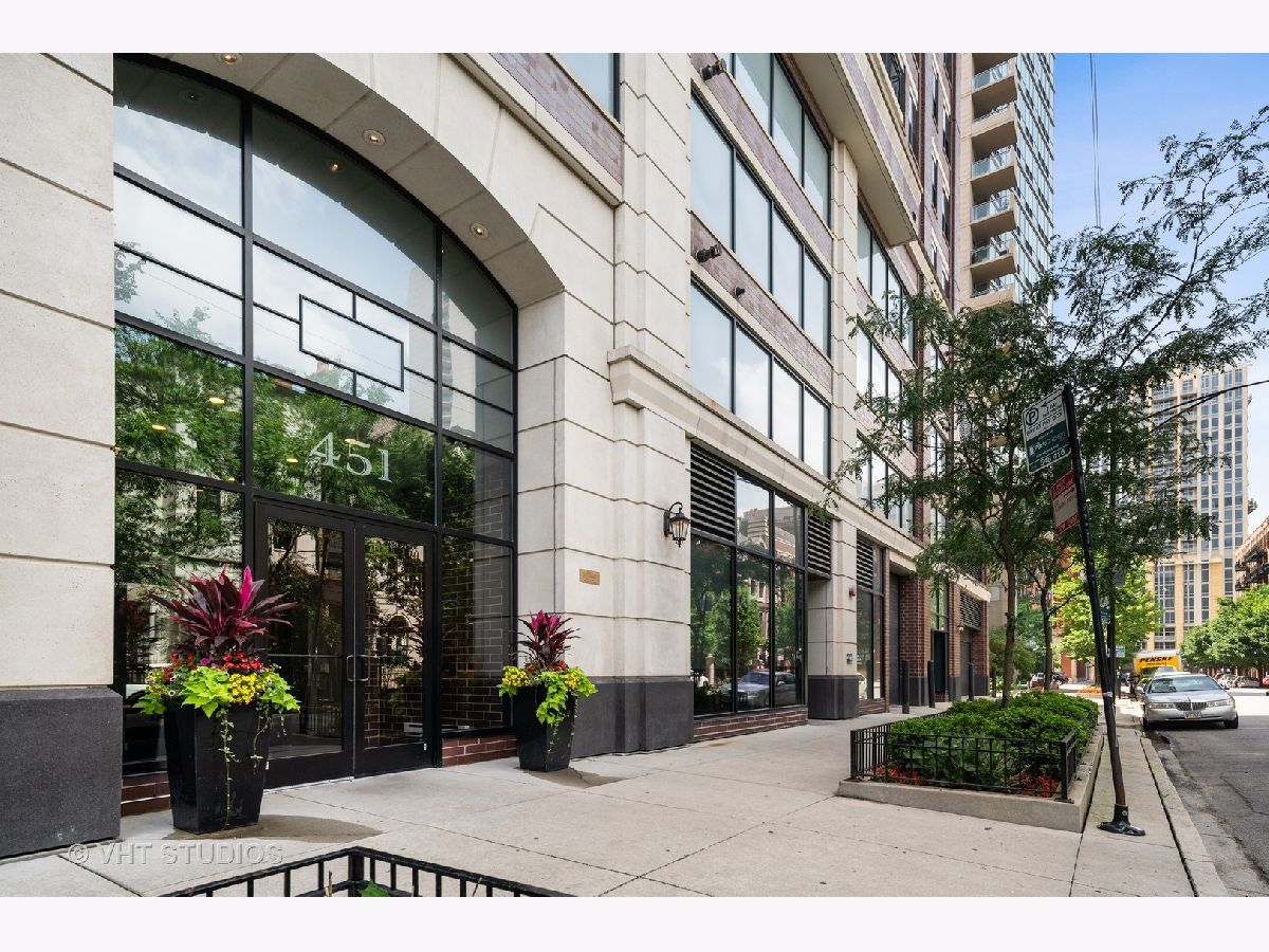 Condos & Townhomes & Homes Rented River North Chicago Illinois, 451 Huron