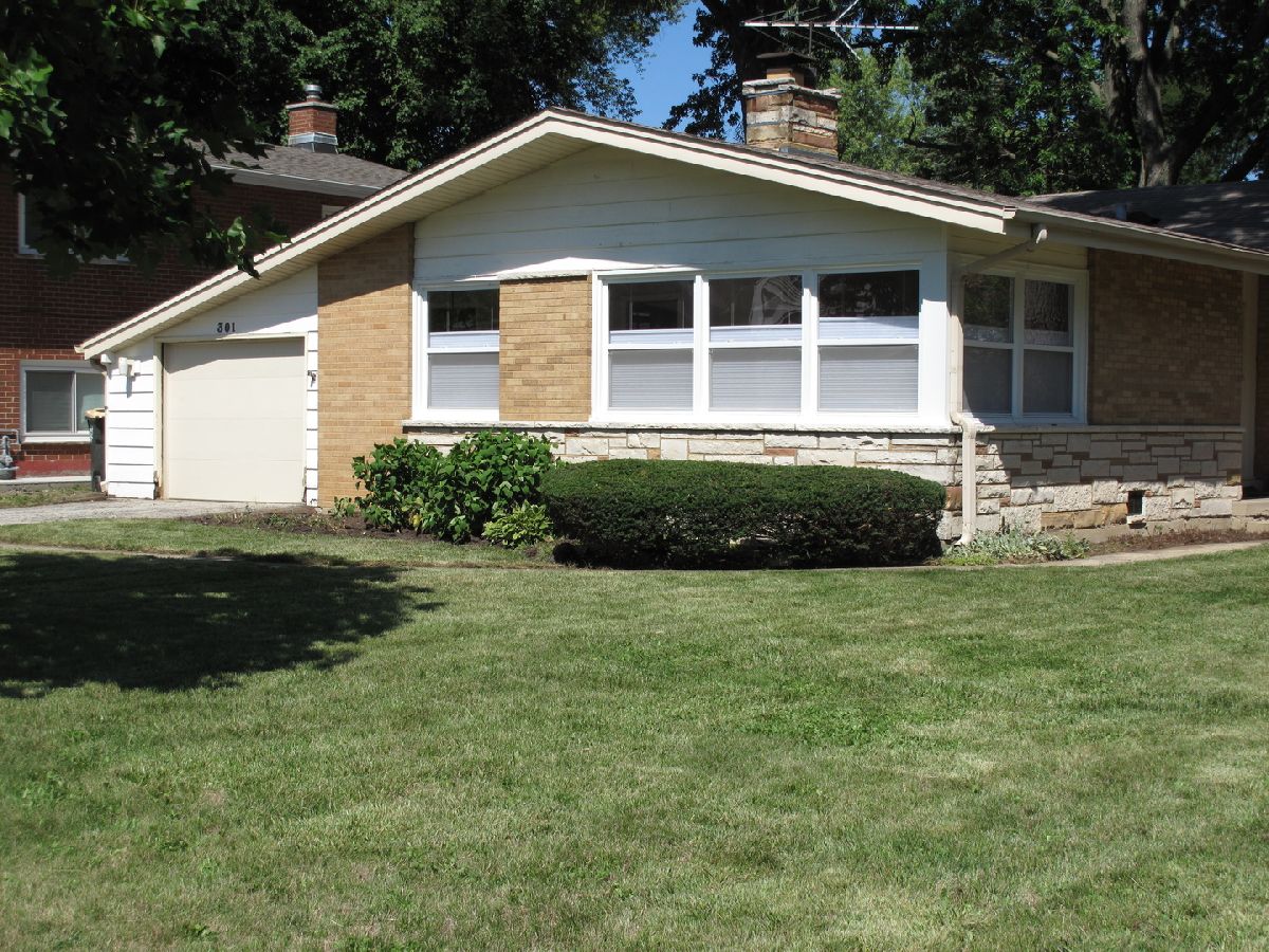 Homes Rented Windsor Heights Arlington Heights Illinois, 301 Derbyshire