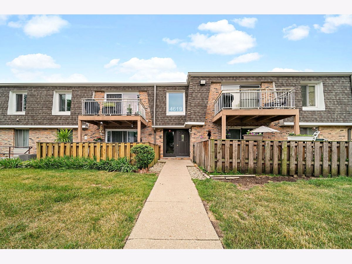 Condominiums Sold Kings Walk Rolling Meadows Illinois, 4619 Kings Walk