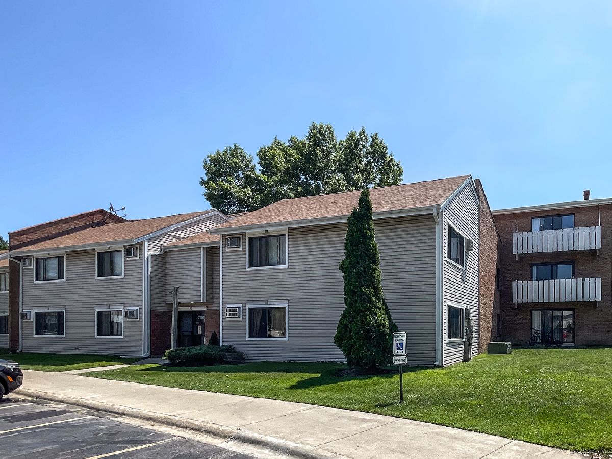 Condos & Townhomes Sold Runaway Bay Palatine Illinois, 2100 Bayside