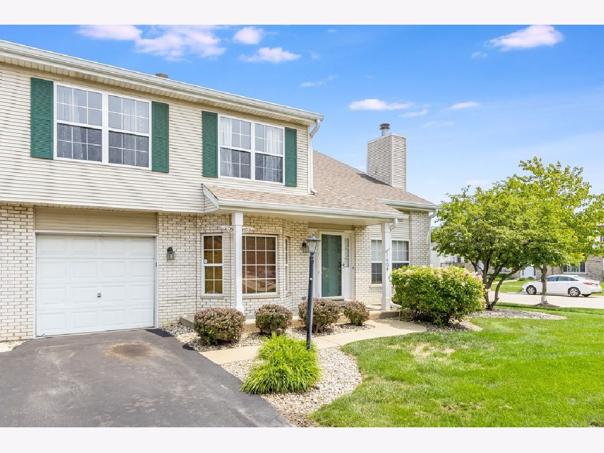 Townhomes & Condos Sold Autumn Ridge Crest Hill Illinois, 1404 Root