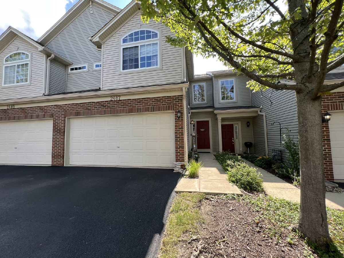 Townhomes Sold Abington Trace Aurora Illinois, 2487 Jamestown
