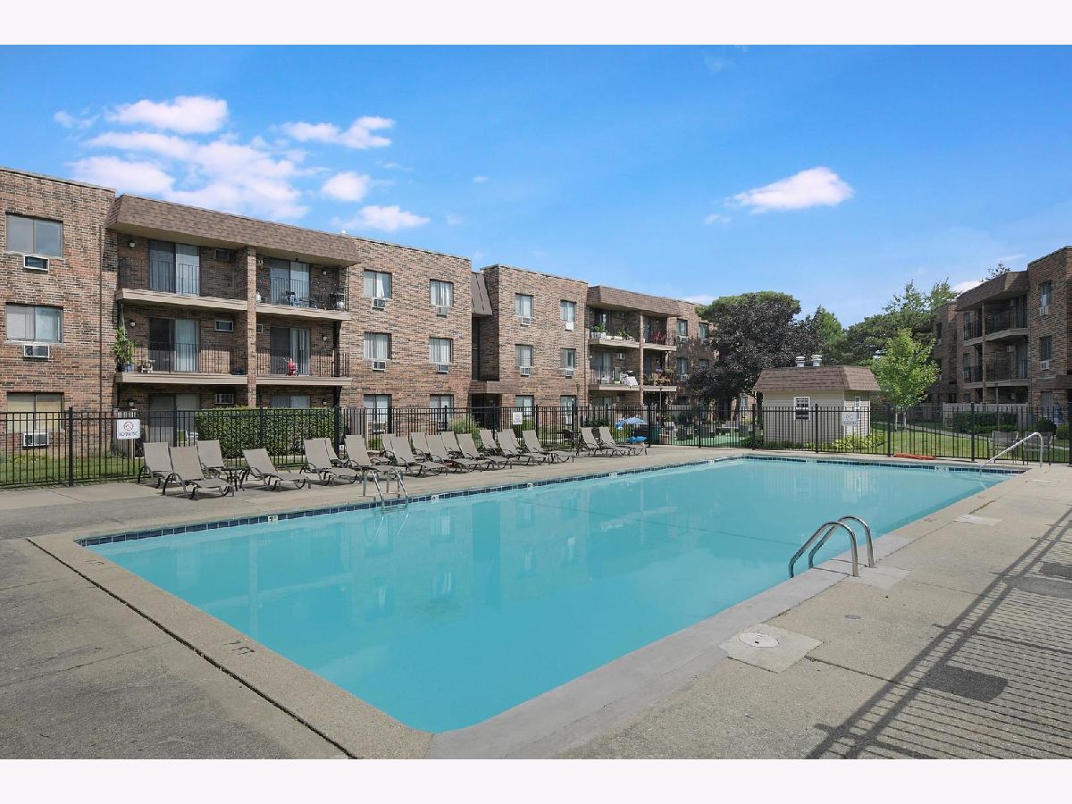 Condominiums & Homes Sold Glenview Courts Glenview Illinois, 3527 Central