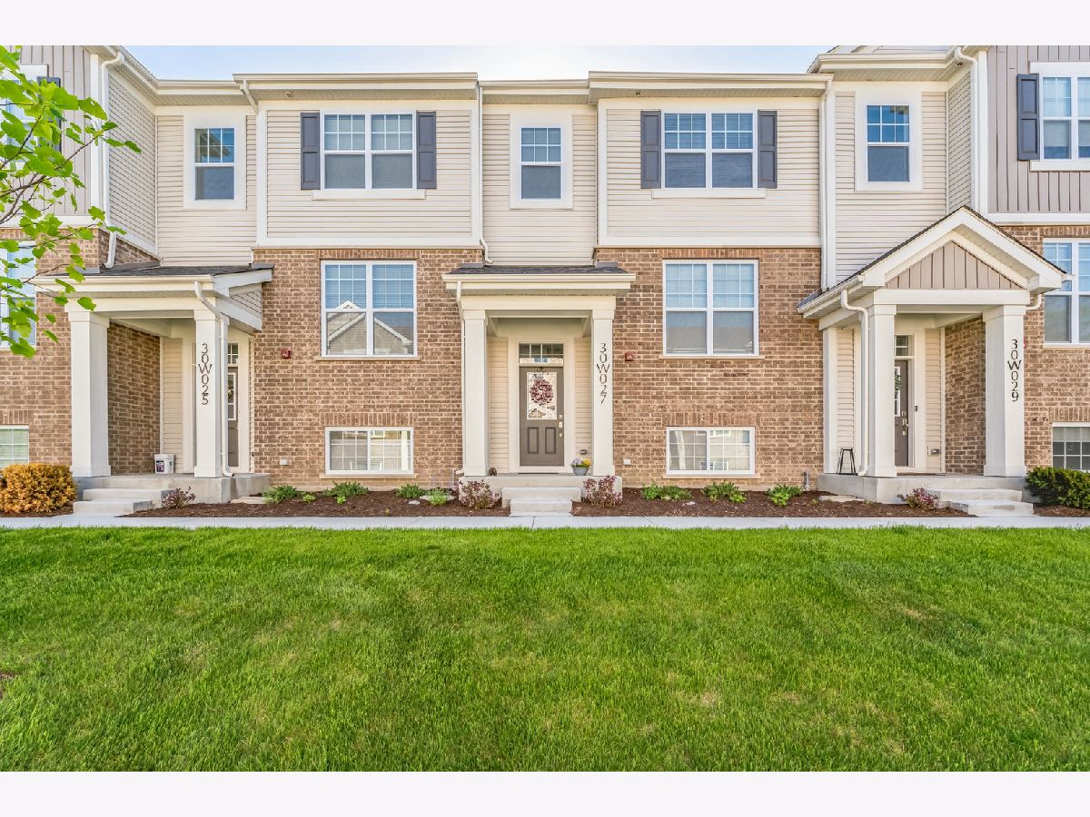 Condos & Townhomes Rented Lexington Trace Warrenville Illinois, 30W027 Brayman