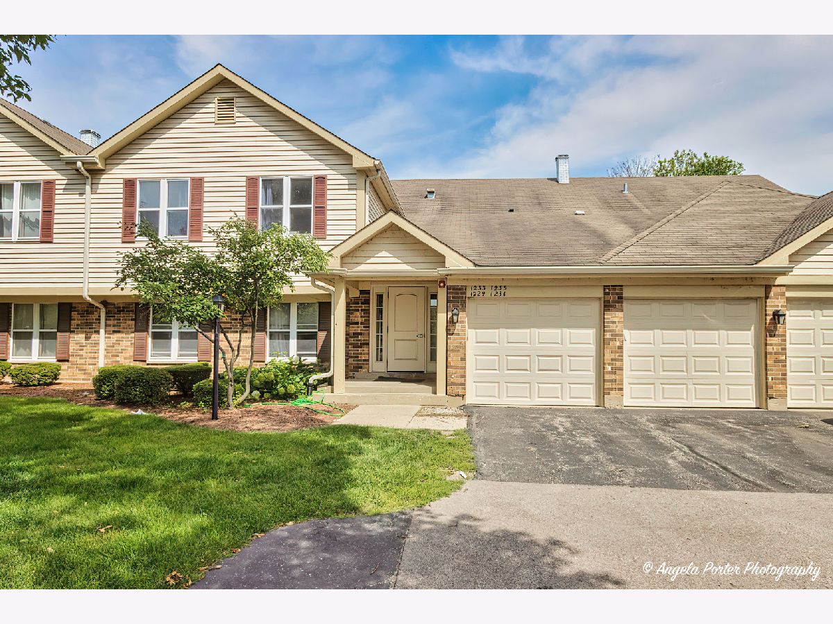 Condos & Townhomes Sold Lake Park Manor Vernon Hills Illinois, 1233 Streamwood