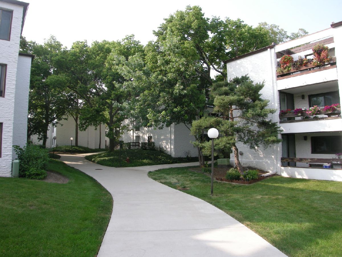 Condominiums Rented Courtyard Arlington Heights Illinois, 342 Miner