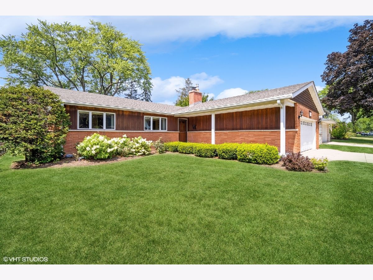 Homes & Townhomes & Condos Sold Lions Park Mount Prospect Illinois, 712 Louis