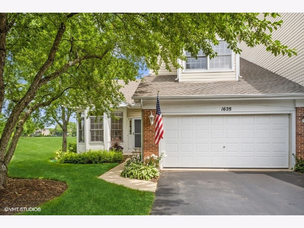 Townhomes Sold Townes Of Fox Chase St Charles Illinois, 1628 Waverly