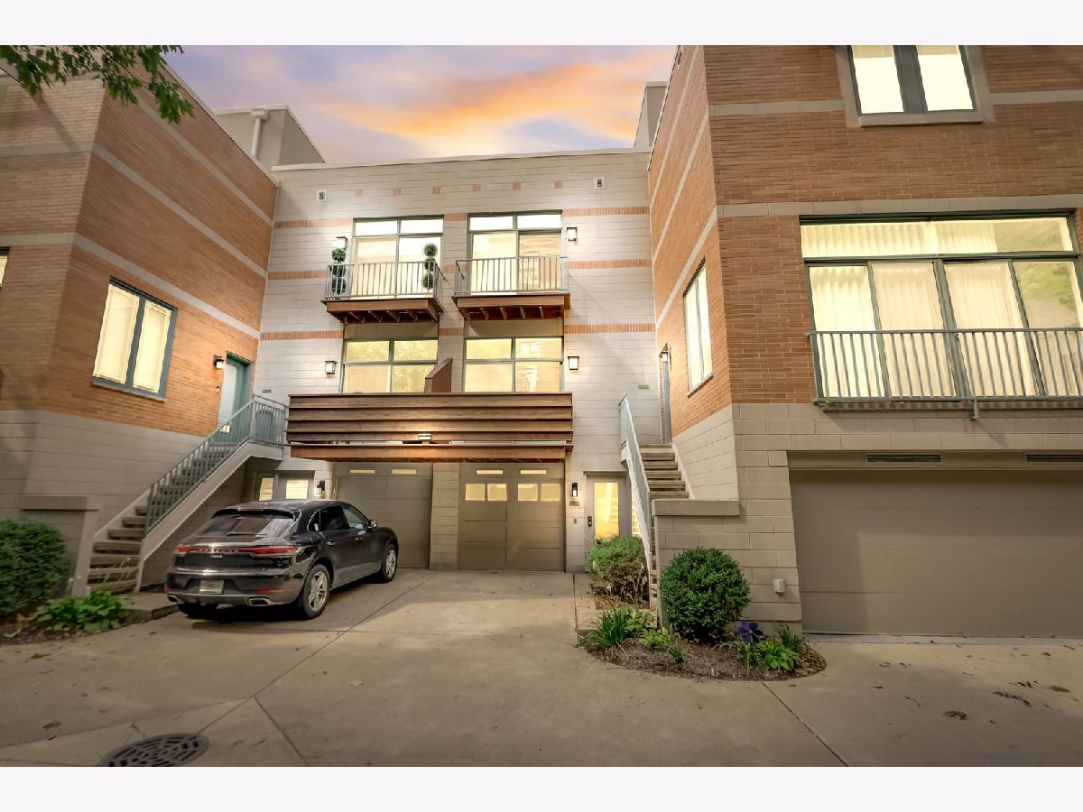 Townhomes Sold Schiller Place Chicago Illinois, 1401 Wieland