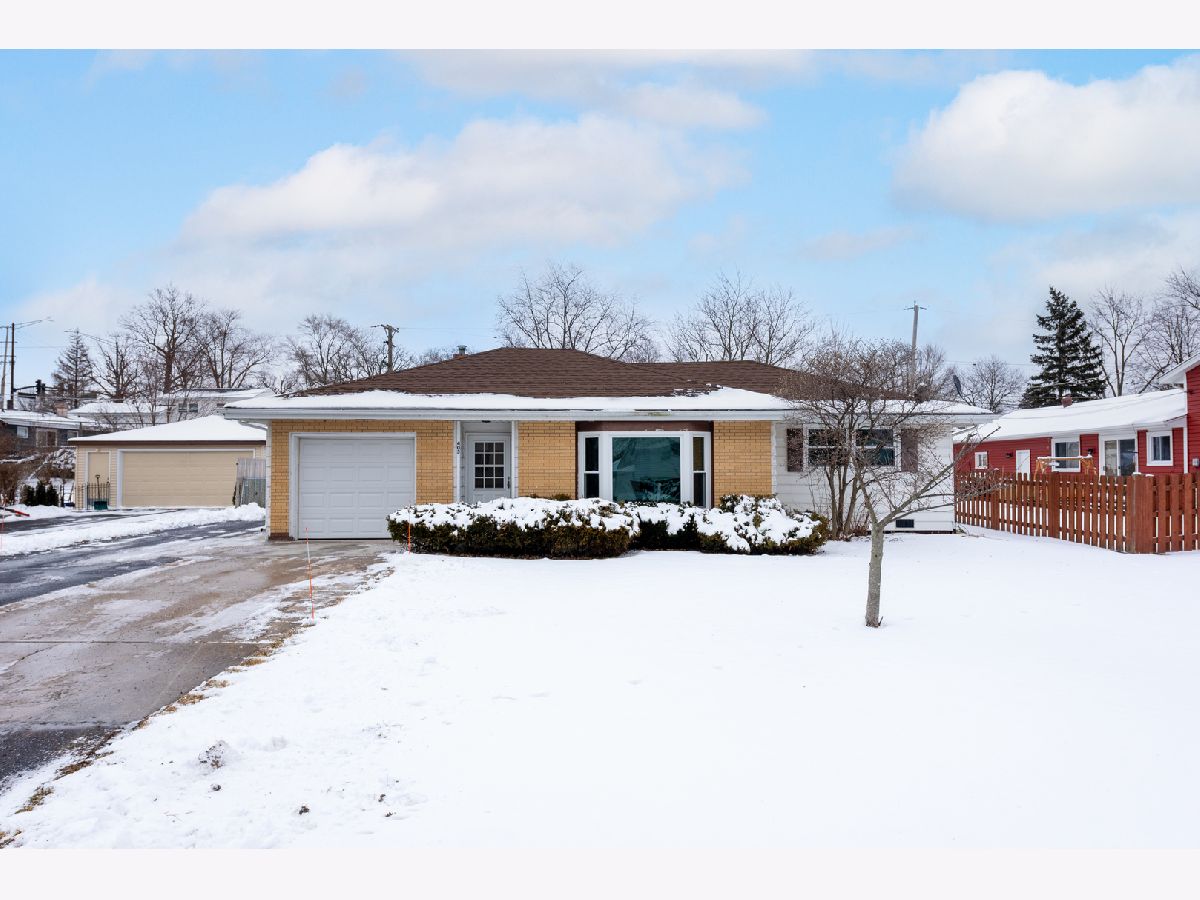 Homes Rented Venetian Village Lindenhurst Illinois, 405 Thornwood