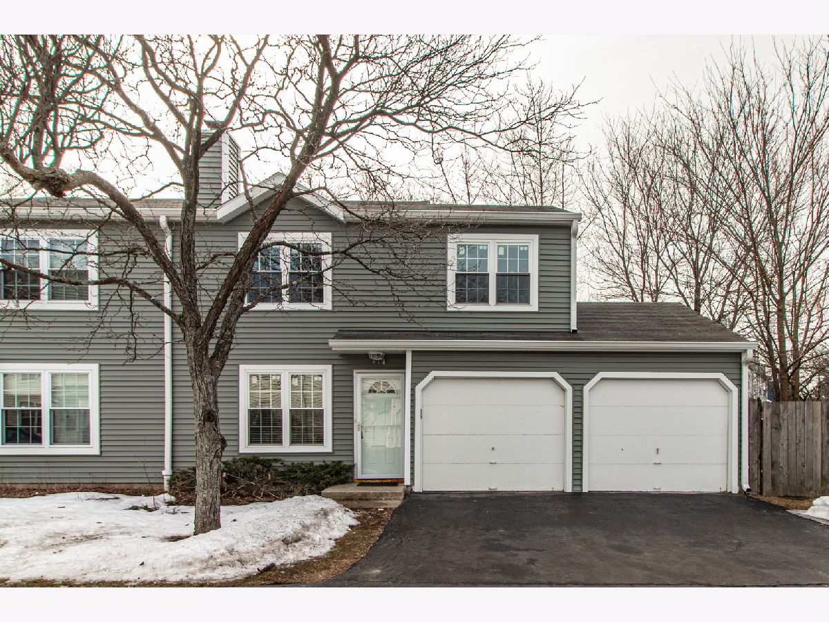 Townhomes & Homes Rented Countryside Hills Round Lake Beach Illinois, 414 Normandie