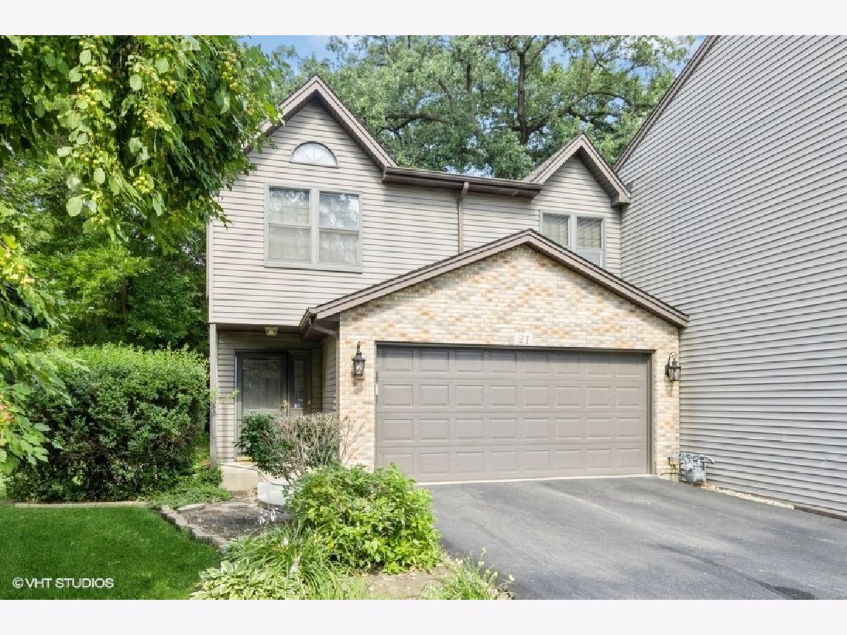 Townhomes Sold Regency Woods Condos Elgin Illinois, 21 Garden Crescent