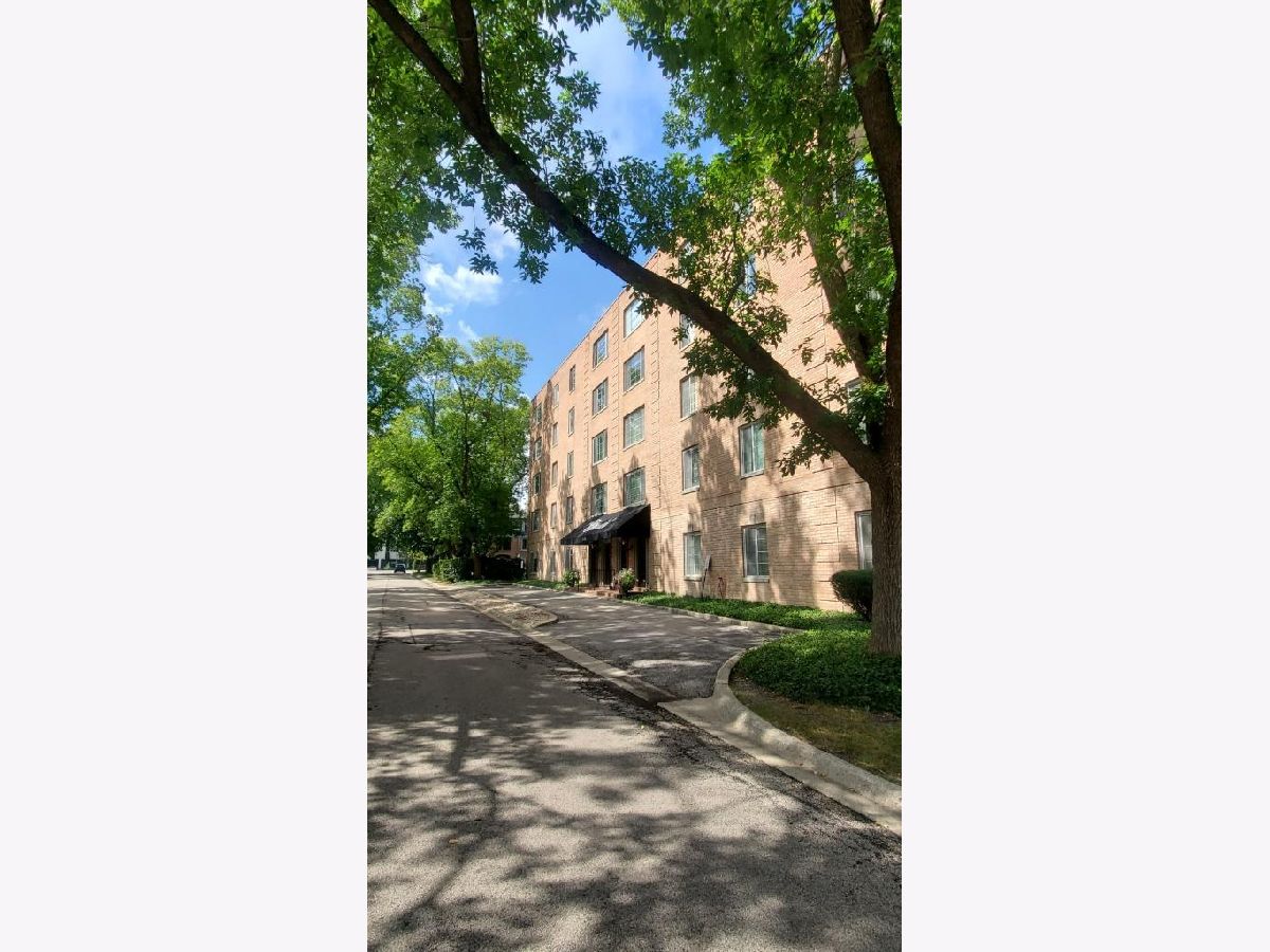 Condominiums Rented Citadel Northbrook Illinois, 1455 Shermer