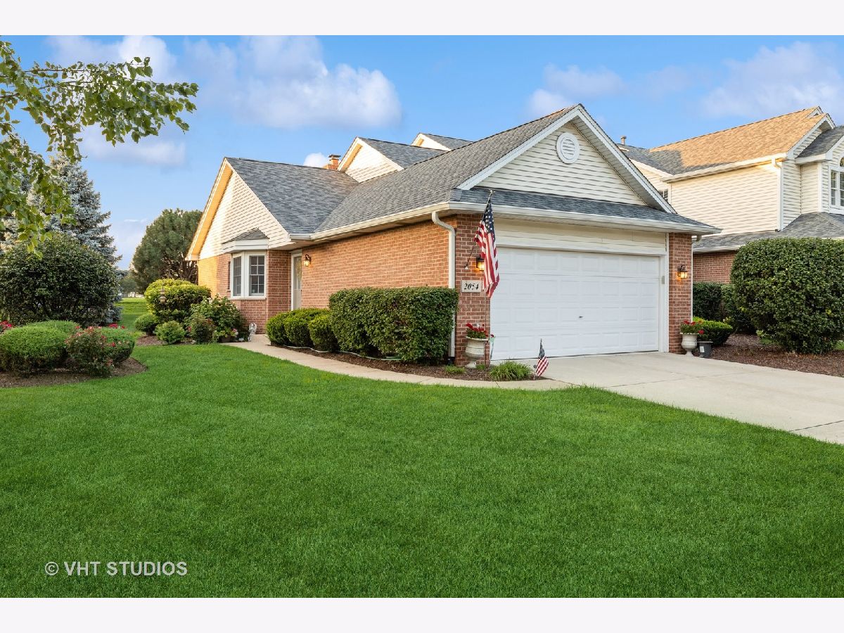 Townhomes Sold Water Tower Reserve Woodridge Illinois, 2054 Clover